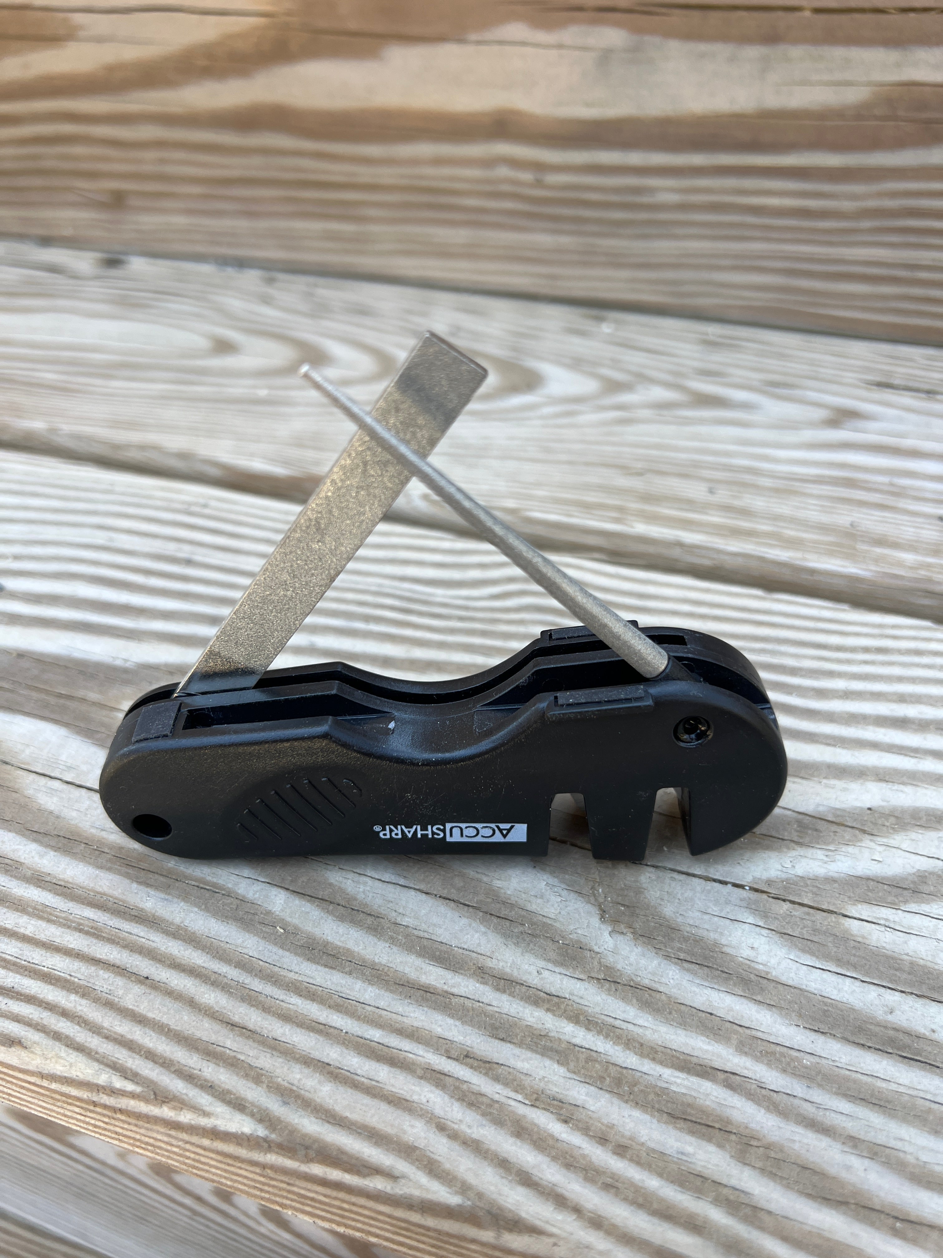Accusharp 4-in-1 Knife & Tool Sharpener by Am Leonard