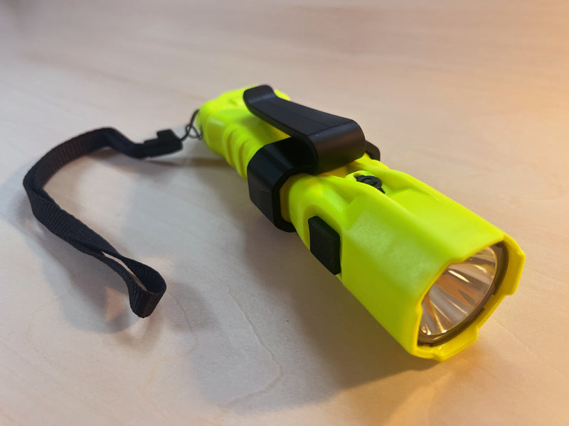 Pelican 3315 Yellow flashlight